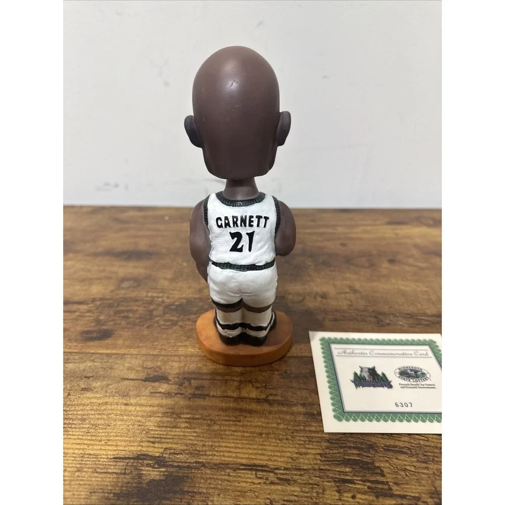 Minnesota Timberwolves Kevin Garnett 2001 Bobblehead Doll Night with Card